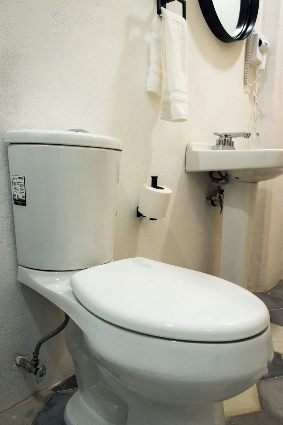 Basic Double Room | Bathroom | Shower, free toiletries, towels, toilet paper
