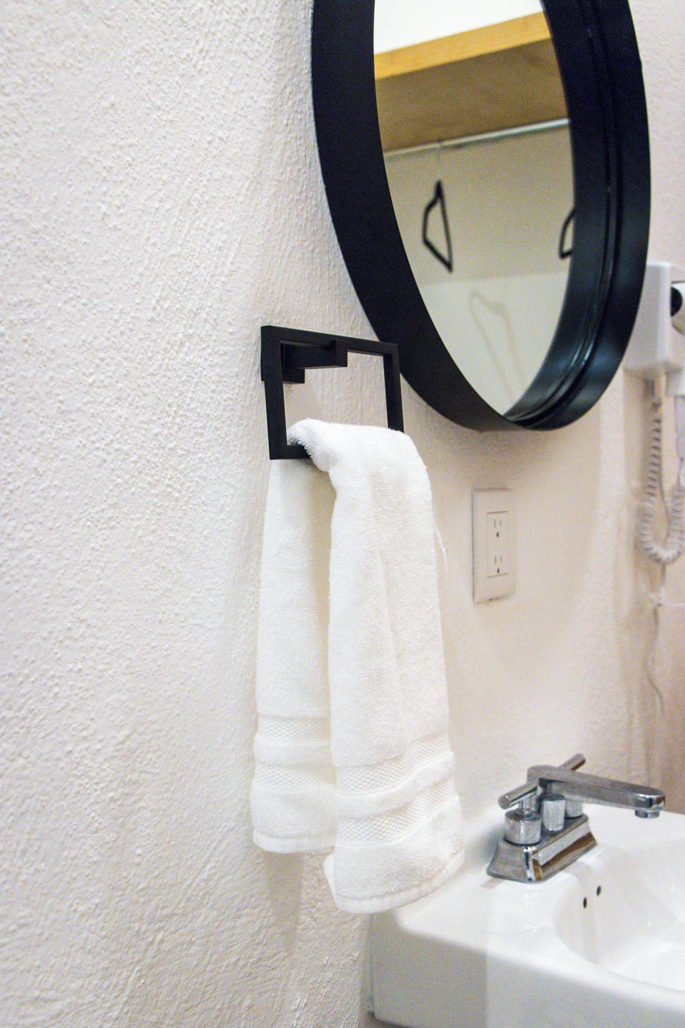 Comfort Double Room | Bathroom | Shower, free toiletries, towels, toilet paper