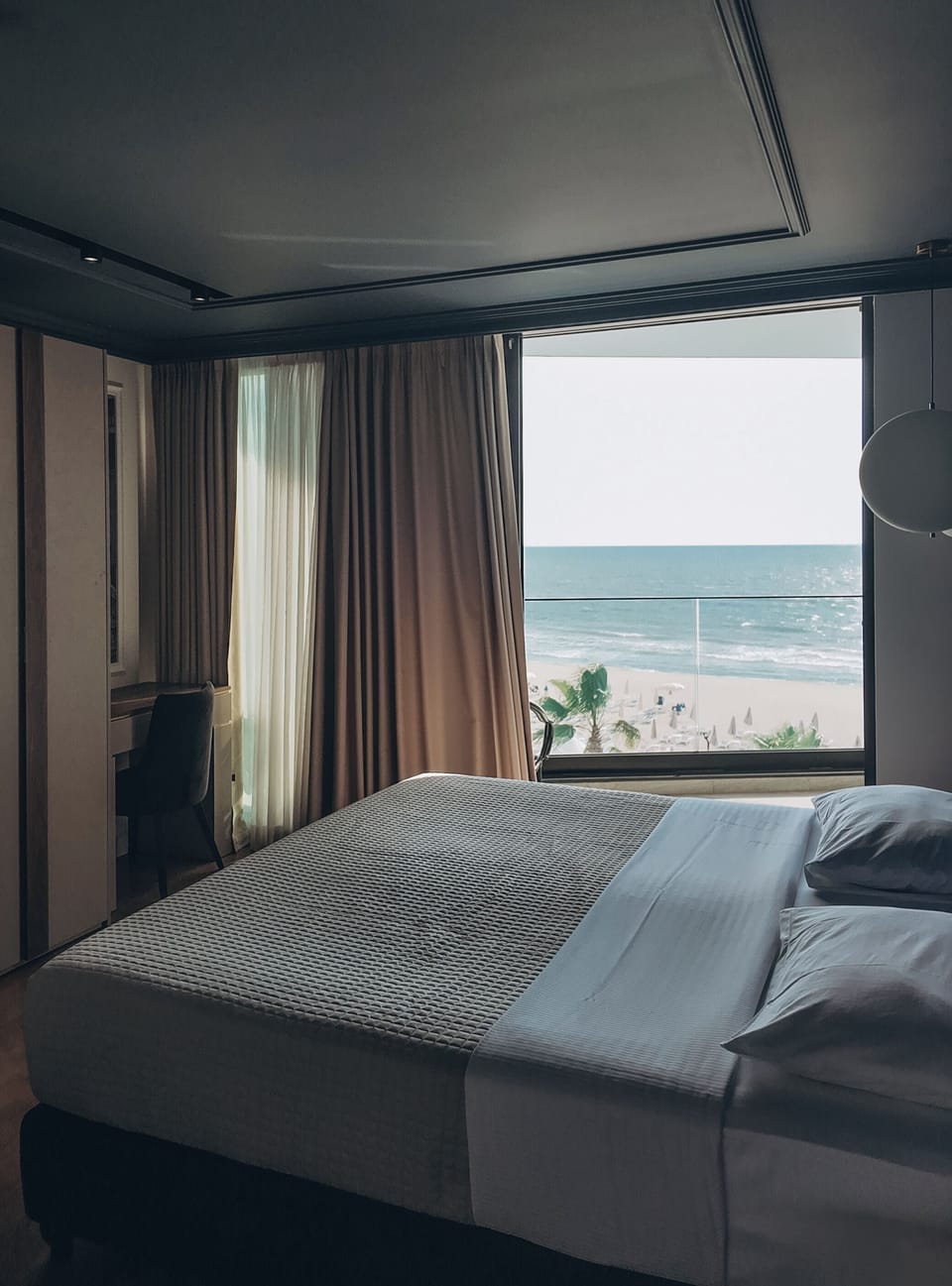 In-room safe, desk, soundproofing, WiFi (free)
