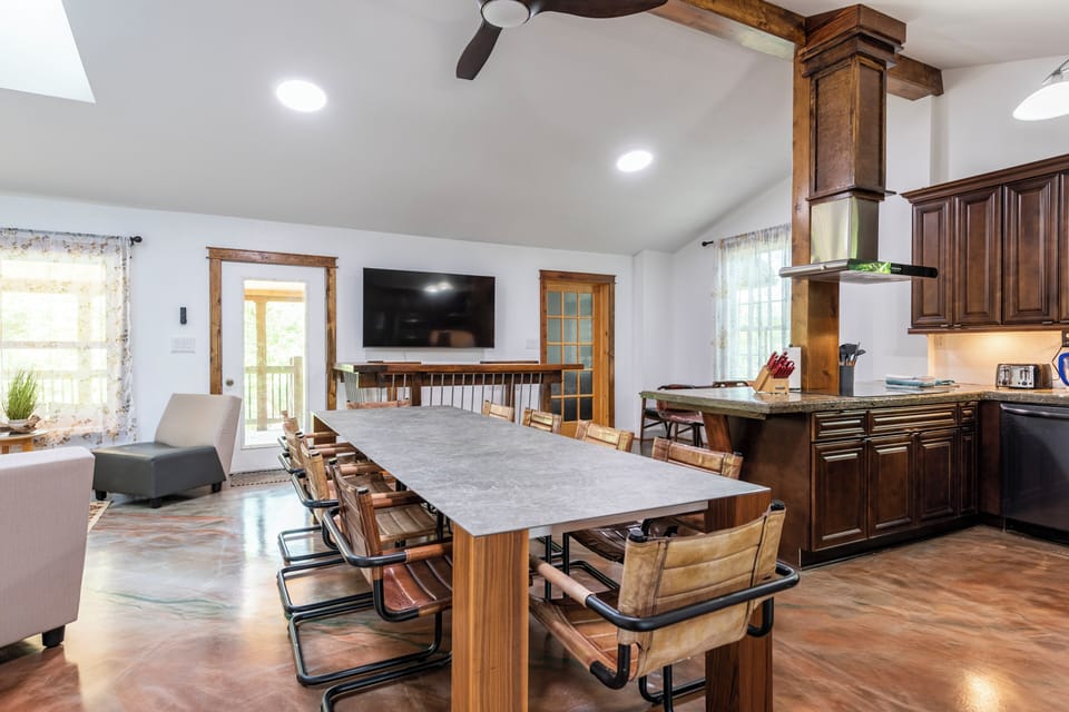 Main floor — Dining area 