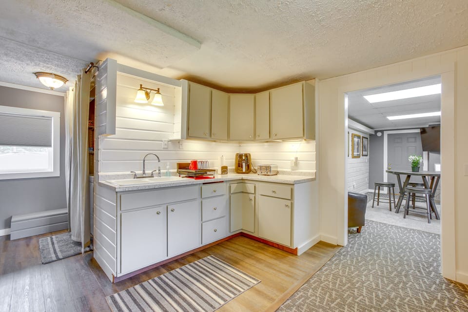 Kitchen | Main Level | Coffee Maker | Toaster | Cooking Basics