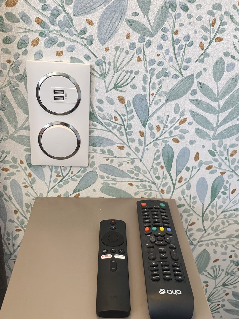 Select Comfort beds, laptop workspace, soundproofing, free WiFi