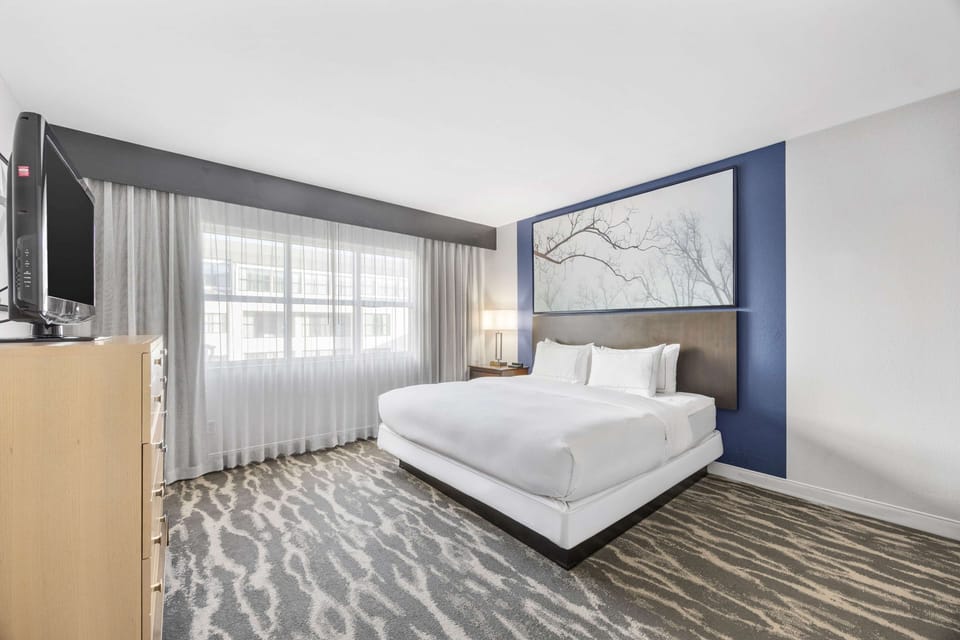 1 bedroom, premium bedding, down comforters, in-room safe