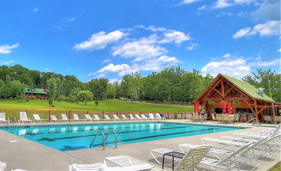 Honeysuckle Meadows Pool & Deli (guest access included; 3 minute drive)