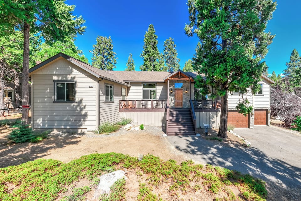 Welcome to Leopard Lilly Lodge! We believe in unbeatable service, communication, and amenities! Stay with us! @thecabinhost