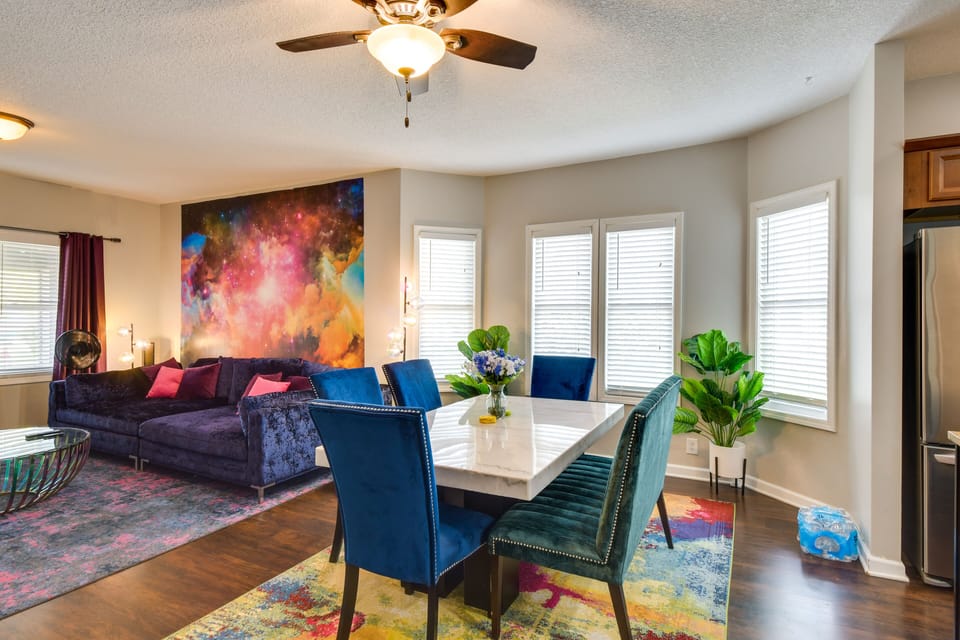 Dining Area | Dishware/Flatware Provided
