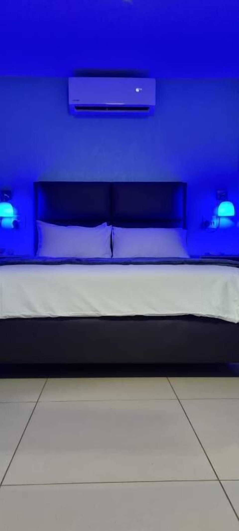 Desk, laptop workspace, iron/ironing board, free WiFi