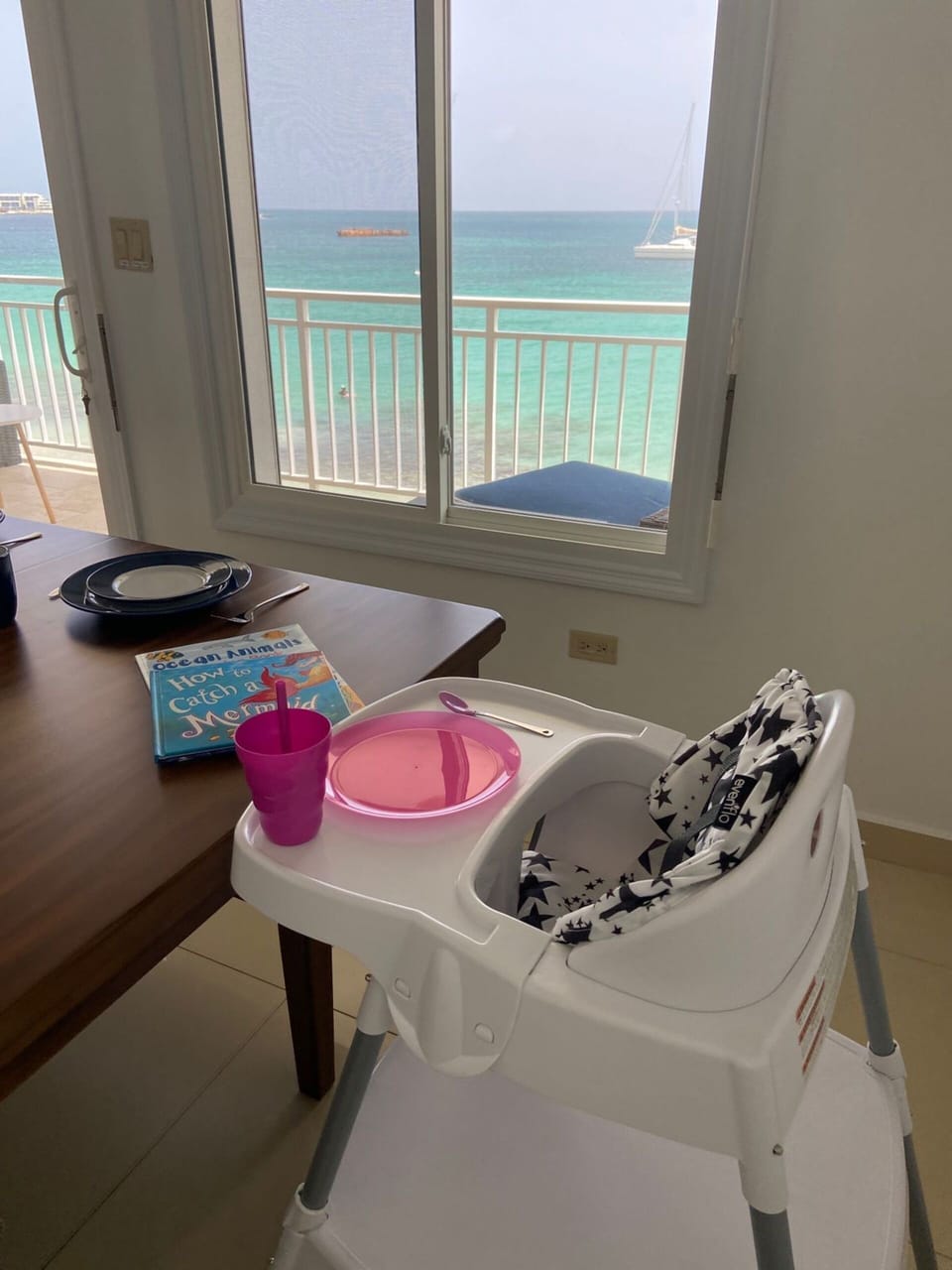 Your little one can also enjoy the view with everyone during the family meal
