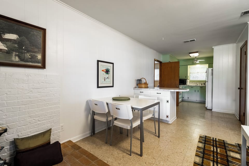 Additional dining table between kitchen / bar and main dining area
