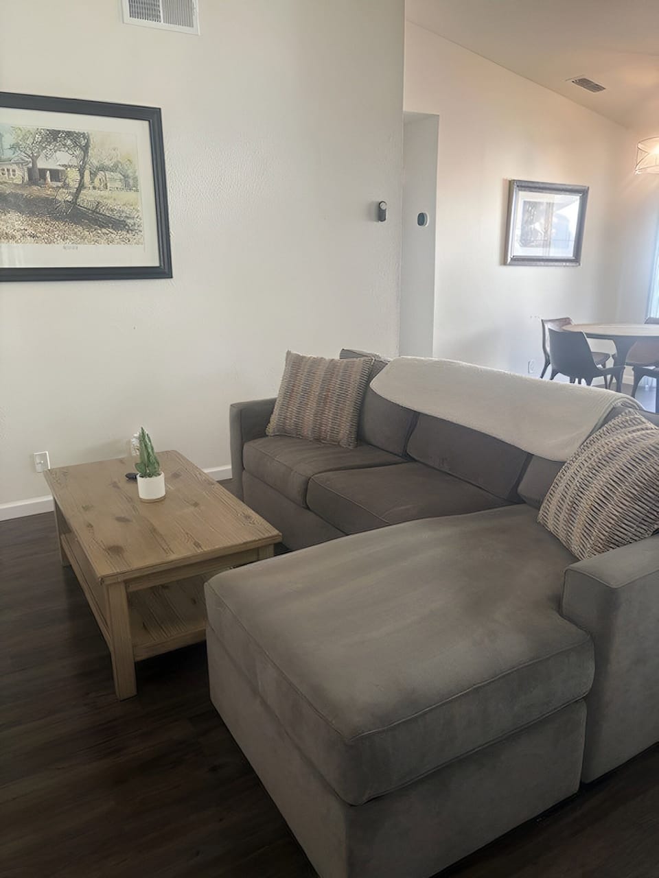 Living room image 3