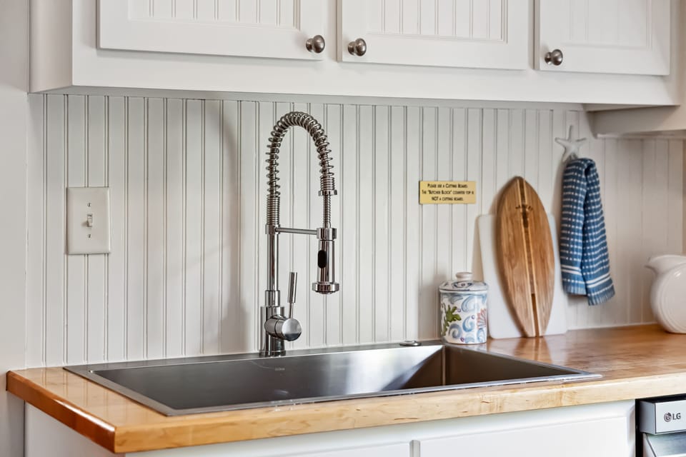 Fully equipped kitchen.
