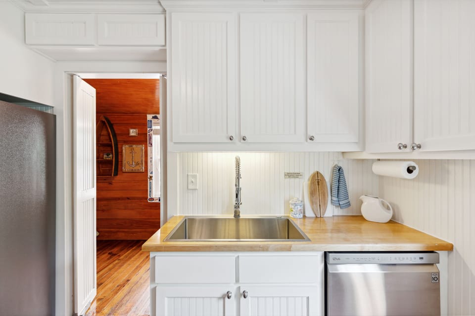 Fully equipped kitchen.