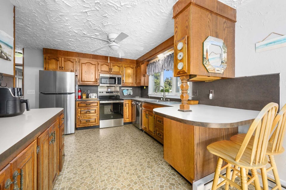 Fully equipped, cozy kitchen