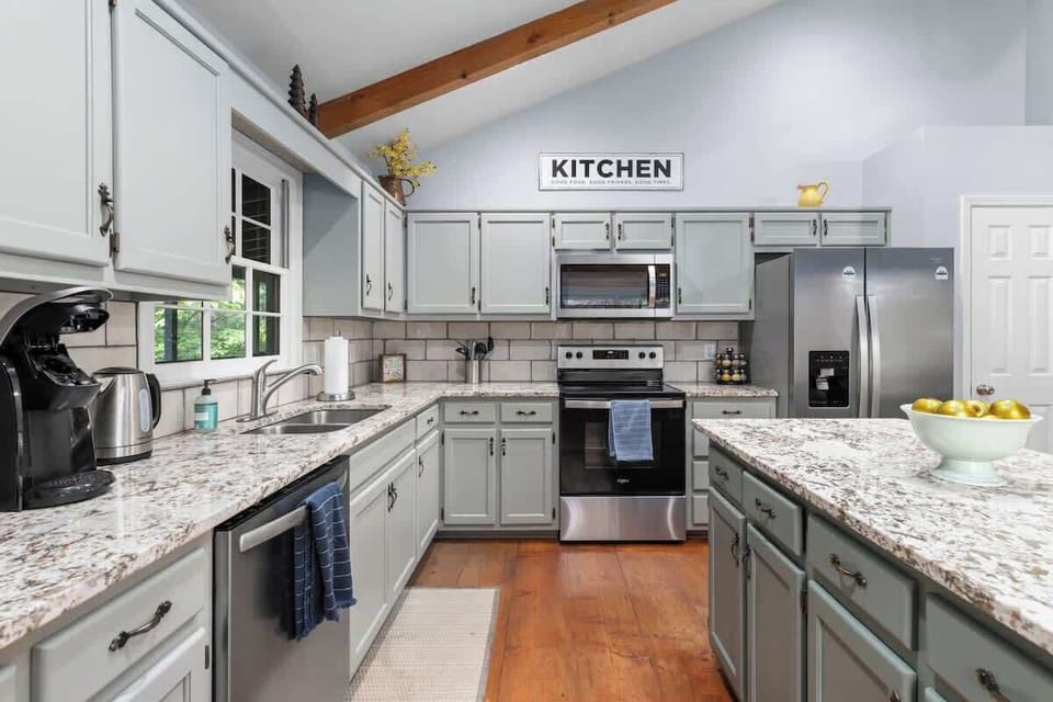 Kitchen: Spacious and well-equipped for all your cooking needs!