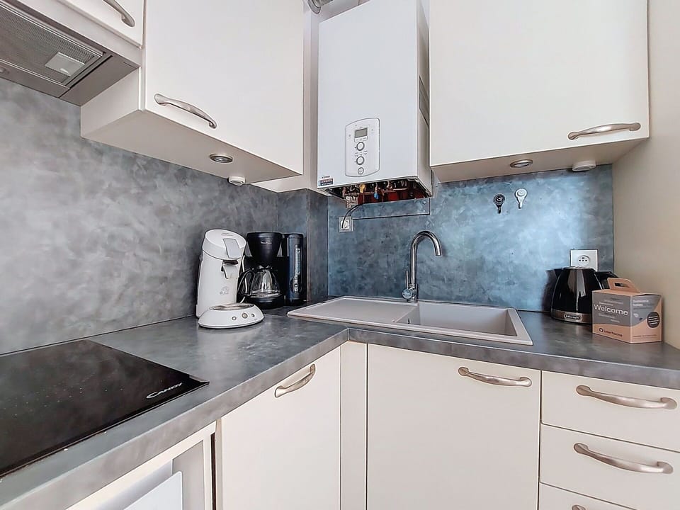 Countertop, Kitchen, Plumbing Fixture, Flooring, Major Appliance, Kitchen Appliance, Floor, Tap, Kitchen Sink, Sink