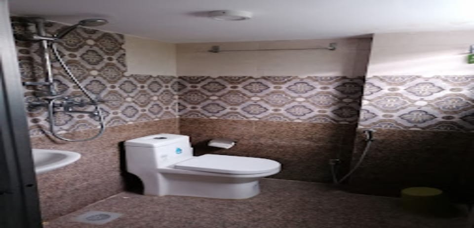 Shower, rainfall showerhead, towels, soap