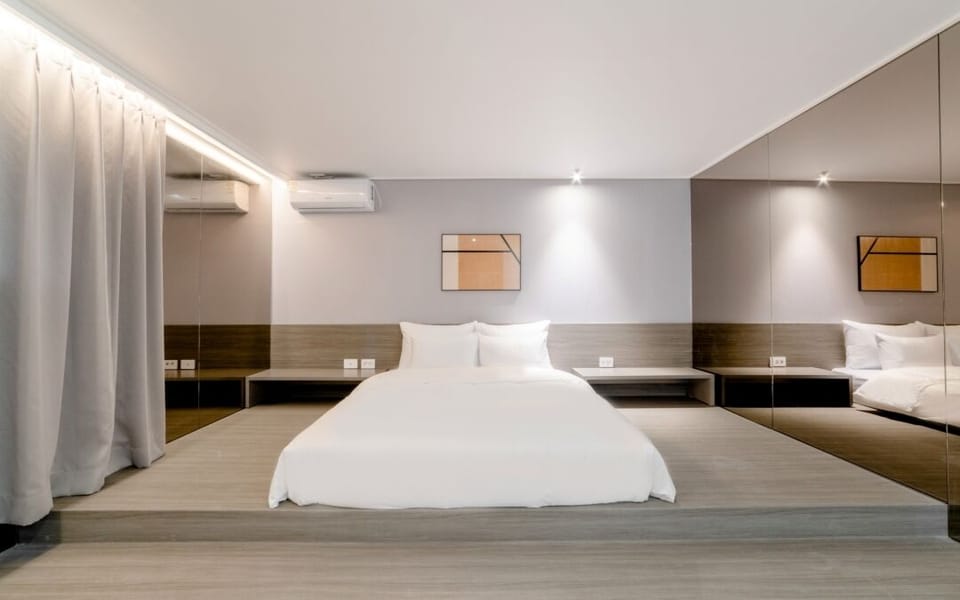 Spa | Premium bedding, desk, soundproofing, free WiFi
