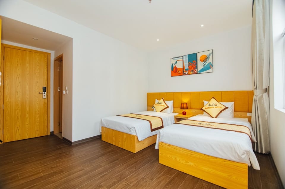 Premium Twin Room | Hypo-allergenic bedding available, minibar, blackout drapes