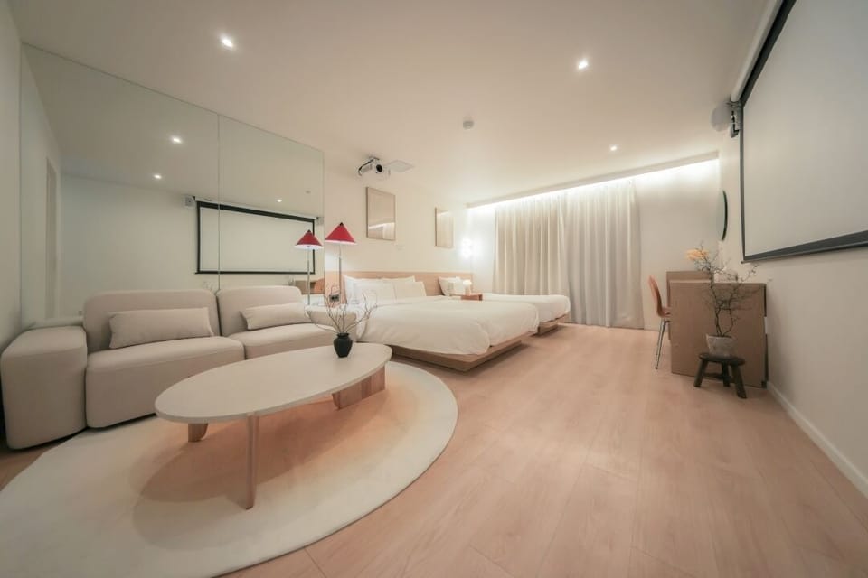 Business Twin Room | Premium bedding, laptop workspace, soundproofing, free WiFi