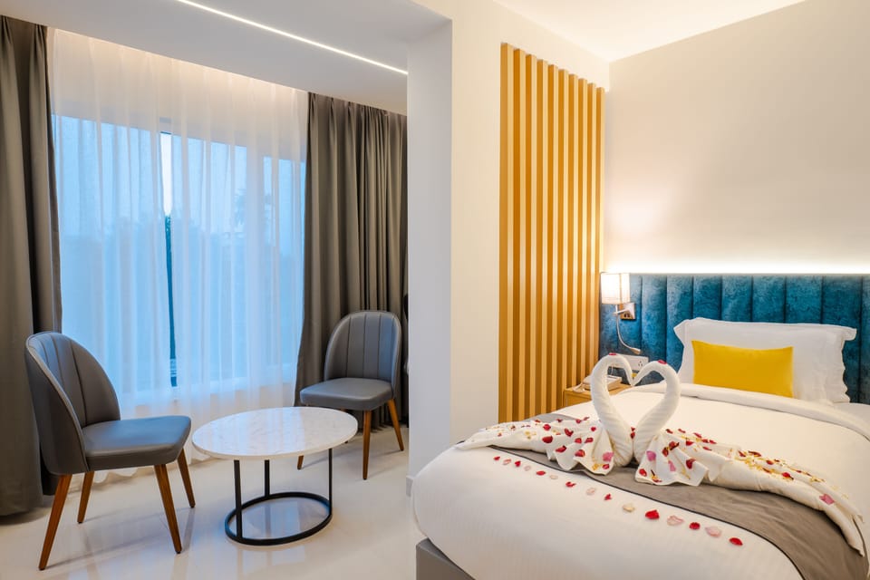 Executive Room | Laptop workspace, soundproofing, WiFi (free), bed sheets