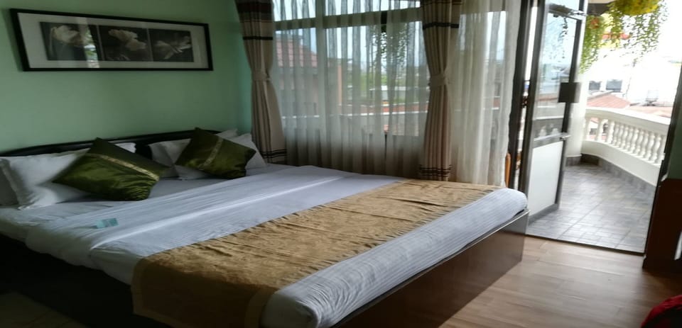 Deluxe Room | Free WiFi, bed sheets