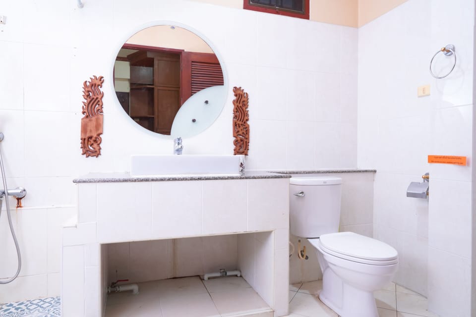 Premier Room | Bathroom | Shower, hair dryer, towels