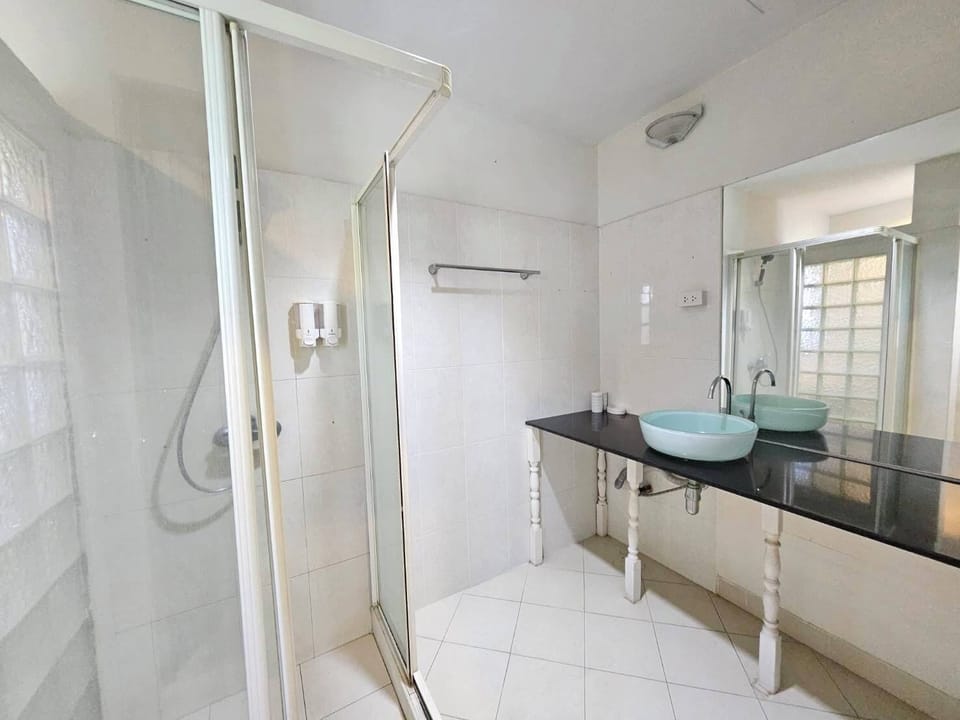 Deluxe Twin Room | Soundproofing, free WiFi, bed sheets