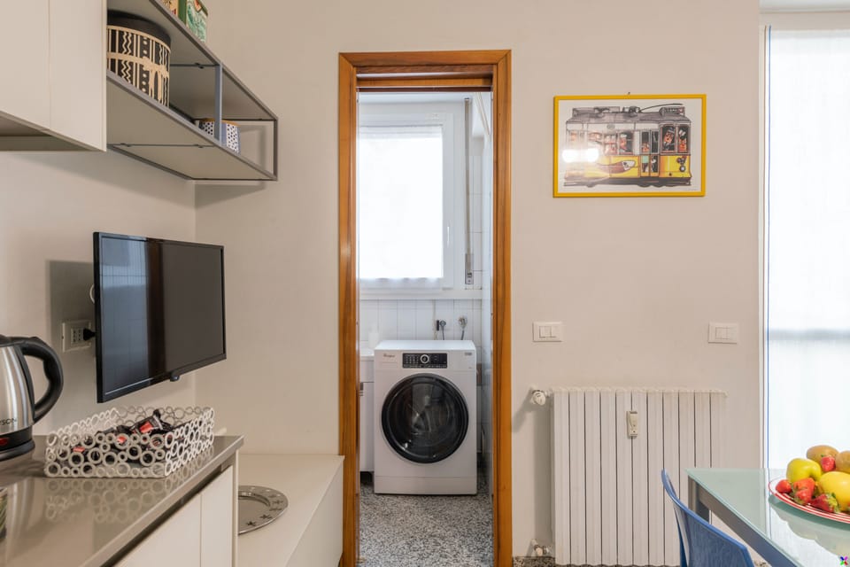 Comfort Apartment | Private kitchen | Oven, stovetop, coffee/tea maker, electric kettle