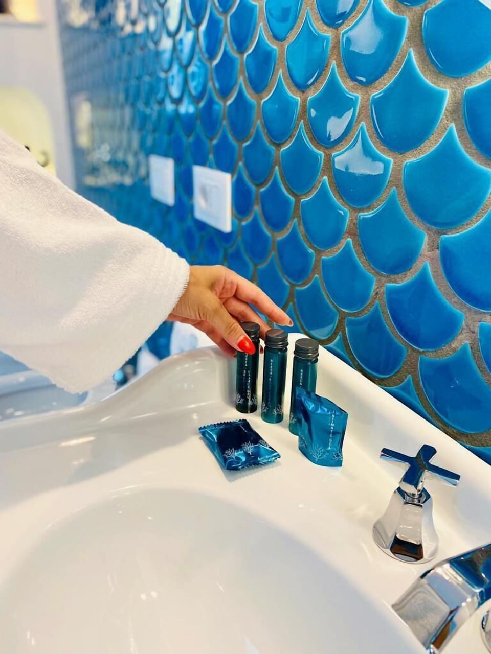 Exclusive Suite | Bathroom | Shower, rainfall showerhead, free toiletries, hair dryer