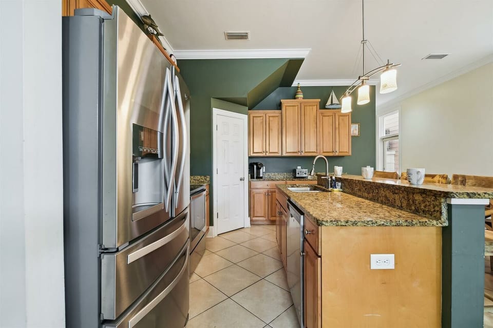 1st Floor Full Size Kitchen with Bar Seating