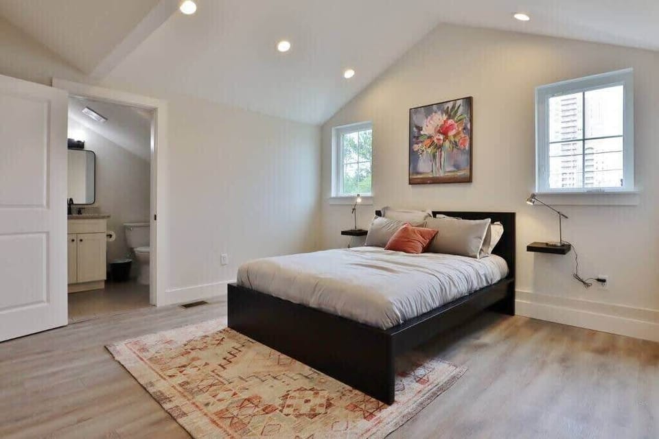 2nd Floor: Main bedroom (queen size bed) with ensuite bathroom. Note: there is no door for the room, it's the only thing located upstairs 