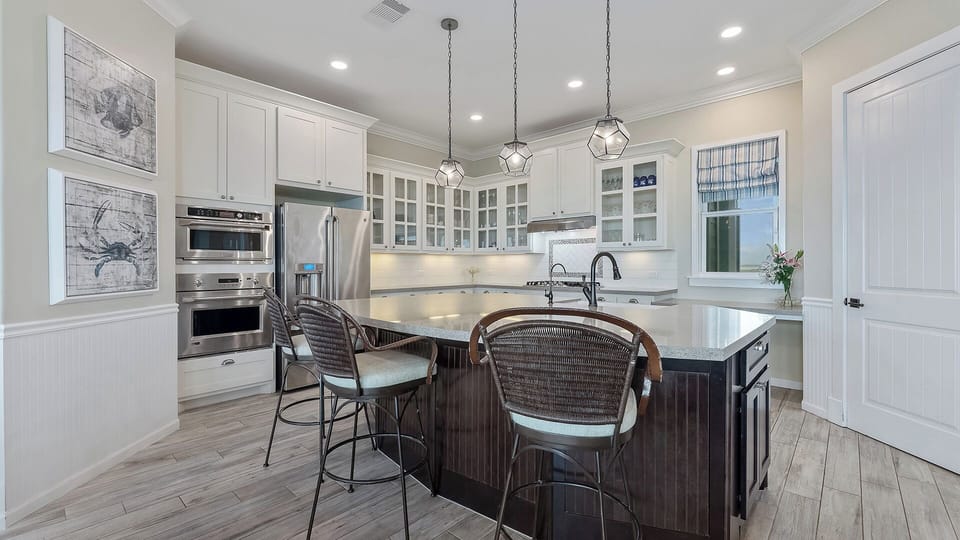 Kitchen: Extra large island with bar seating.