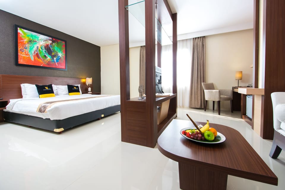 Executive Room, 1 King Bed | Desk, soundproofing, free WiFi, bed sheets