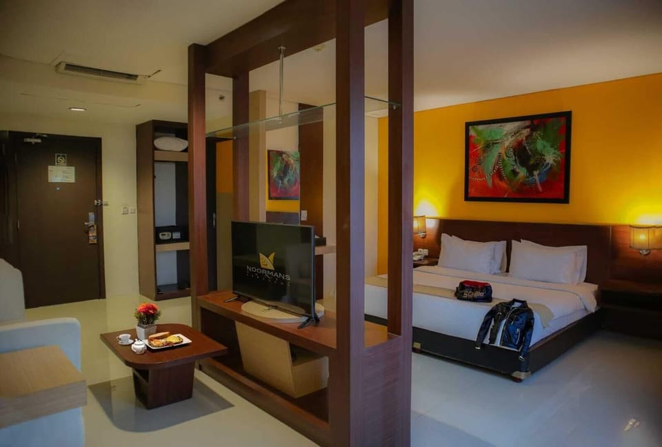 Executive Room, 1 King Bed | Desk, soundproofing, free WiFi, bed sheets
