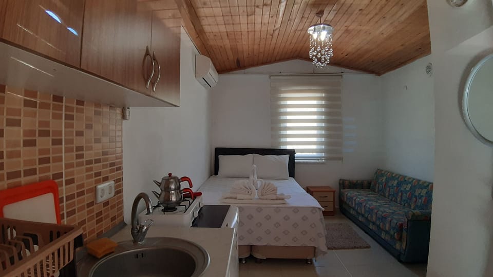 Comfort Triple Room | Bathroom | Hair dryer, slippers, towels, soap