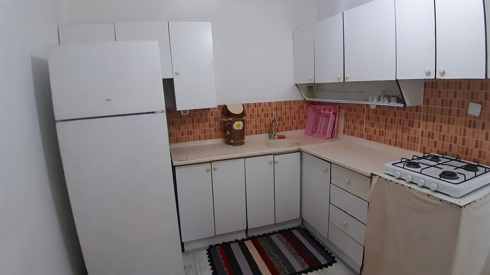Family Suite | Private kitchen | Stovetop, electric kettle, toaster, griddle