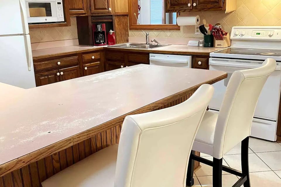 Kitchen island has 4 bar stools