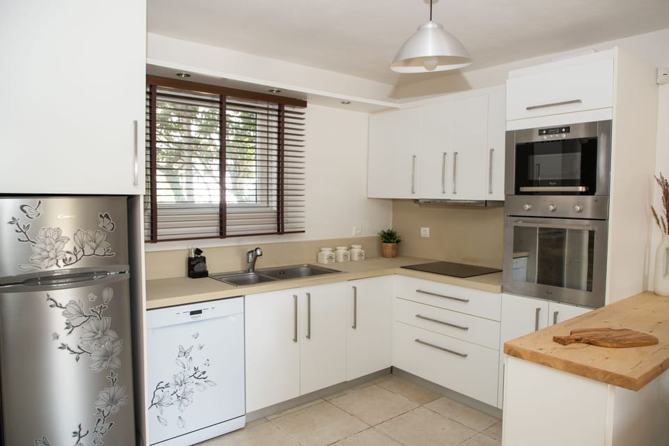 Comfort House, 2 Bedrooms, Sea View, Beachside | Private kitchen | Electric kettle