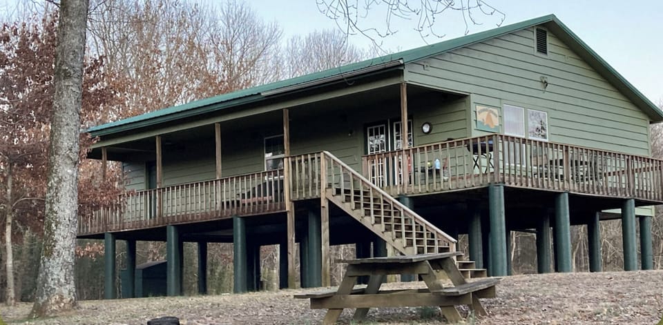 Round the Bend Cabin by the Mulberry River
