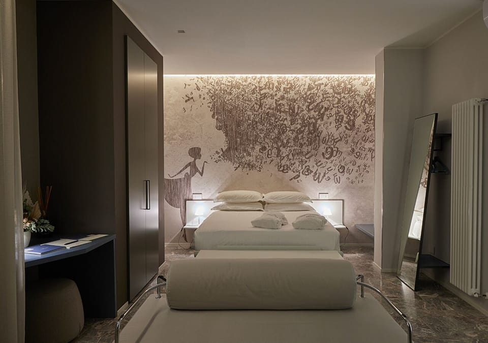 Luxury Suite, Balcony (Lettera) | 1 bedroom, free minibar, in-room safe, individually furnished