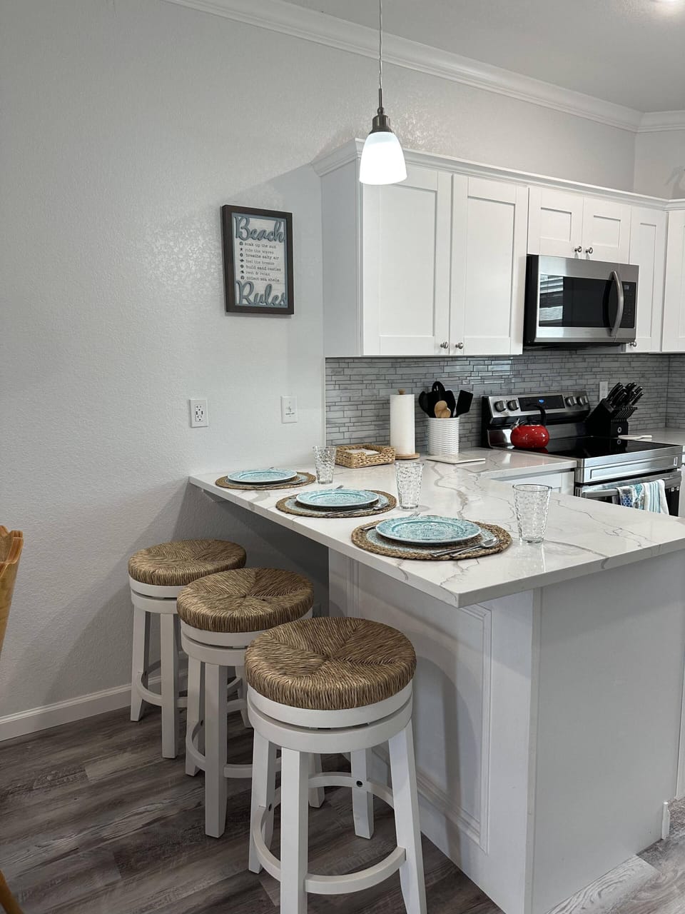 Kitchen bar to feed your guests