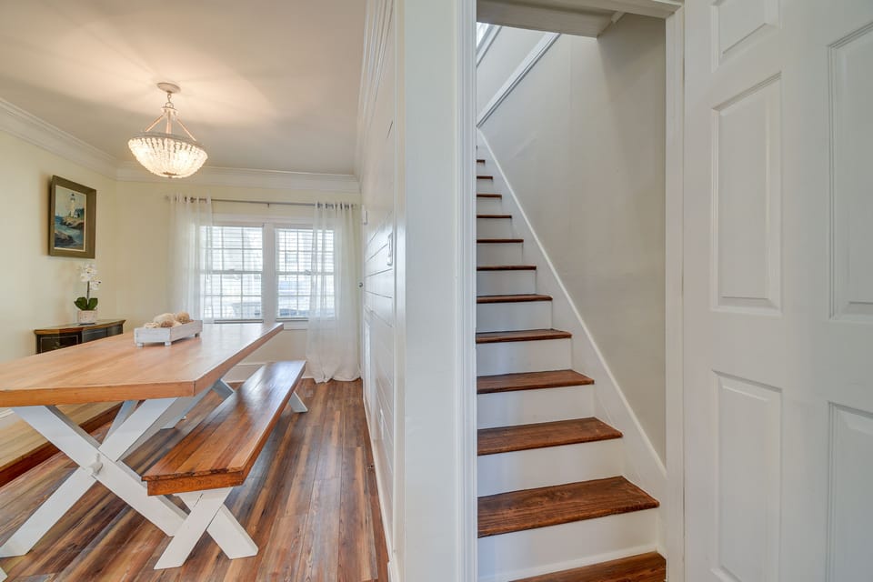 Stairs to 2nd Floor
