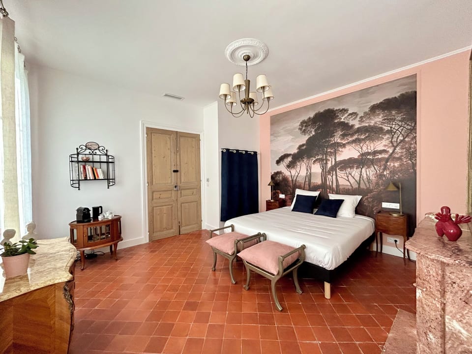 Suite deluxe hibiscus | Premium bedding, individually decorated, individually furnished, desk