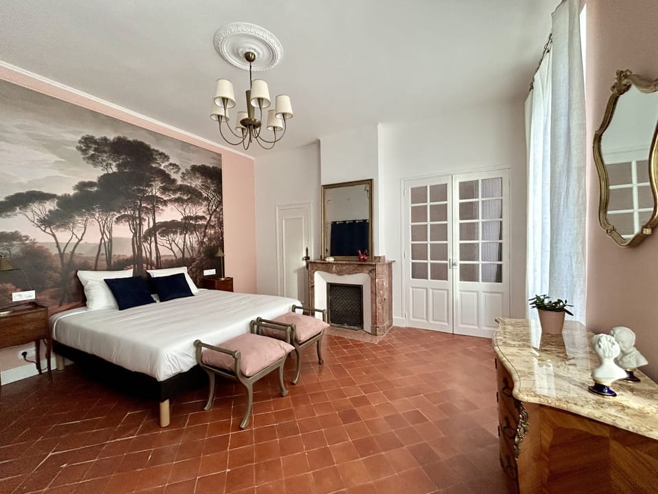 Suite deluxe hibiscus | Premium bedding, individually decorated, individually furnished, desk