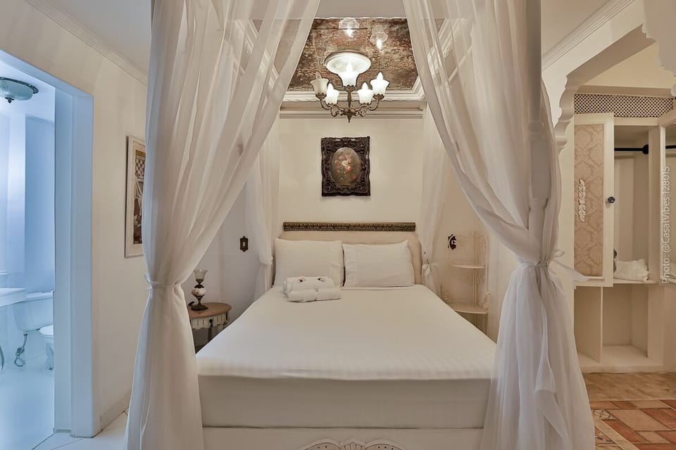 Royal Suite, 1 Double Bed, Private Bathroom | 1 bedroom, Egyptian cotton sheets, premium bedding
