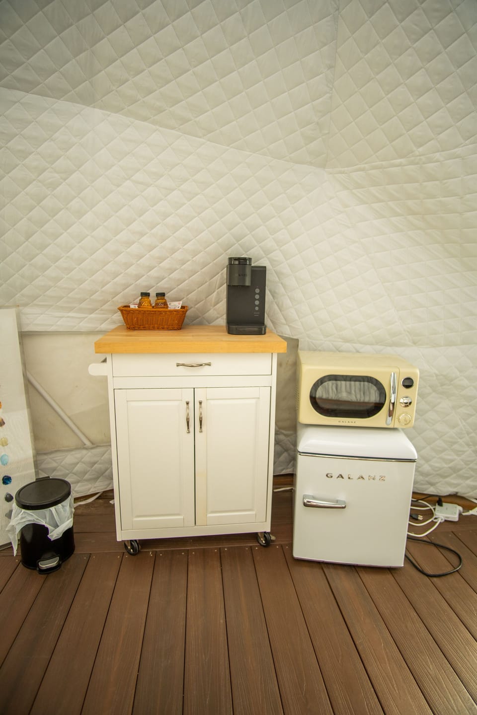 Basic kitchenette 