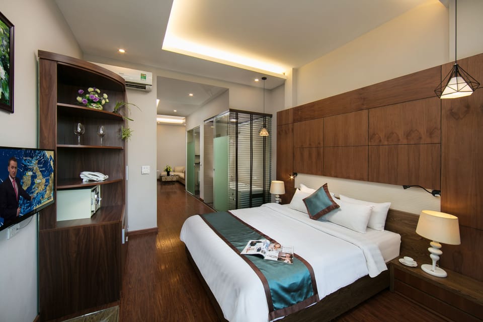 Premium bedding, minibar, in-room safe, desk