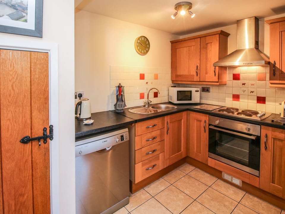 Cottage | Private kitchen | Fridge, dishwasher, electric kettle, toaster