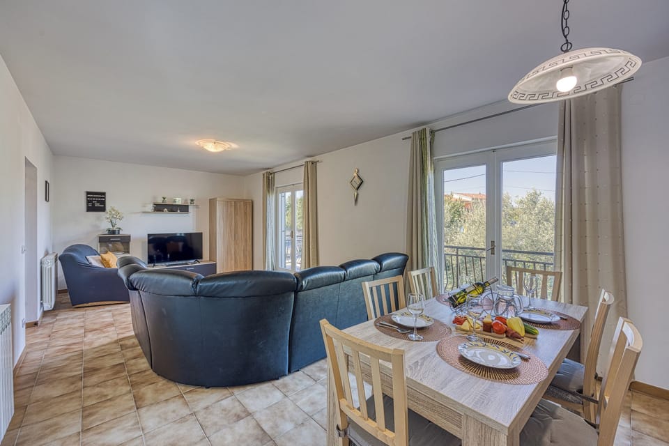 Family House, 5 Bedrooms, 2 Bathrooms (Pool House Lilly) | Interior