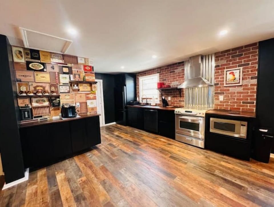 Full kitchen. Electric stove, Refrigerator, dish washer, coffee bar, microwave.